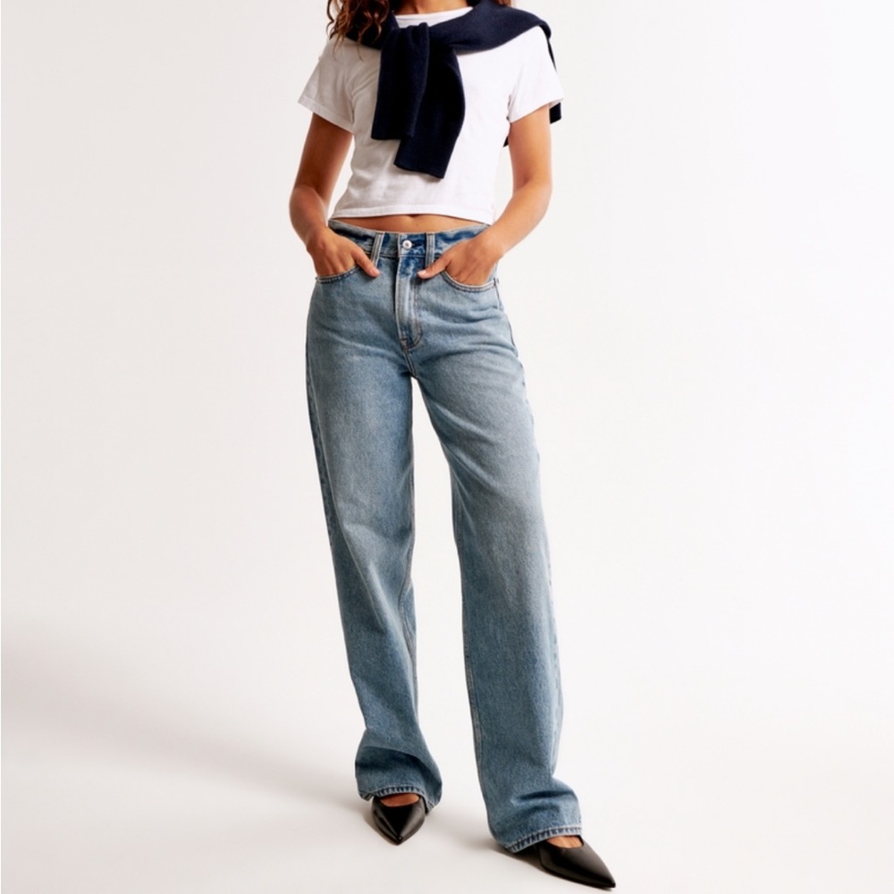 Abercrombie Mid rise slouchy jean in medium wash